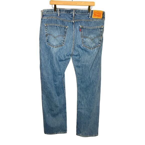 Levis 501 Jeans Mens 40x32 Blue Medium Wash Straight Leg Button Fly EUC - Picture 2 of 9